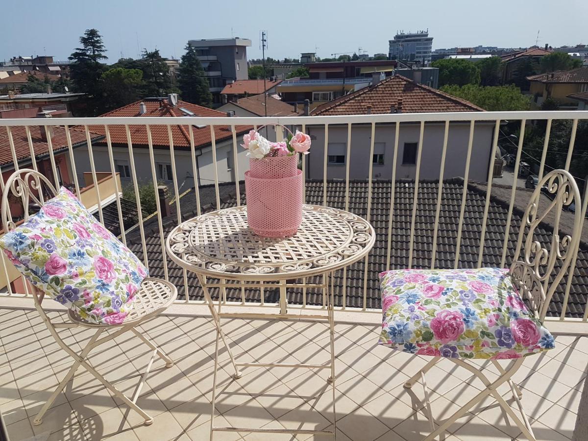 The Roses - Delizioso Attico Su 2 Livelli Zona Palacongressi ริมินี ภายนอก รูปภาพ
